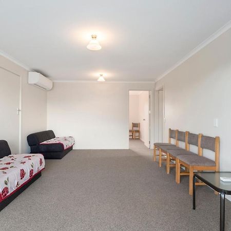 Rainbow Lake House - Lake Taupo Holiday Home מראה חיצוני תמונה