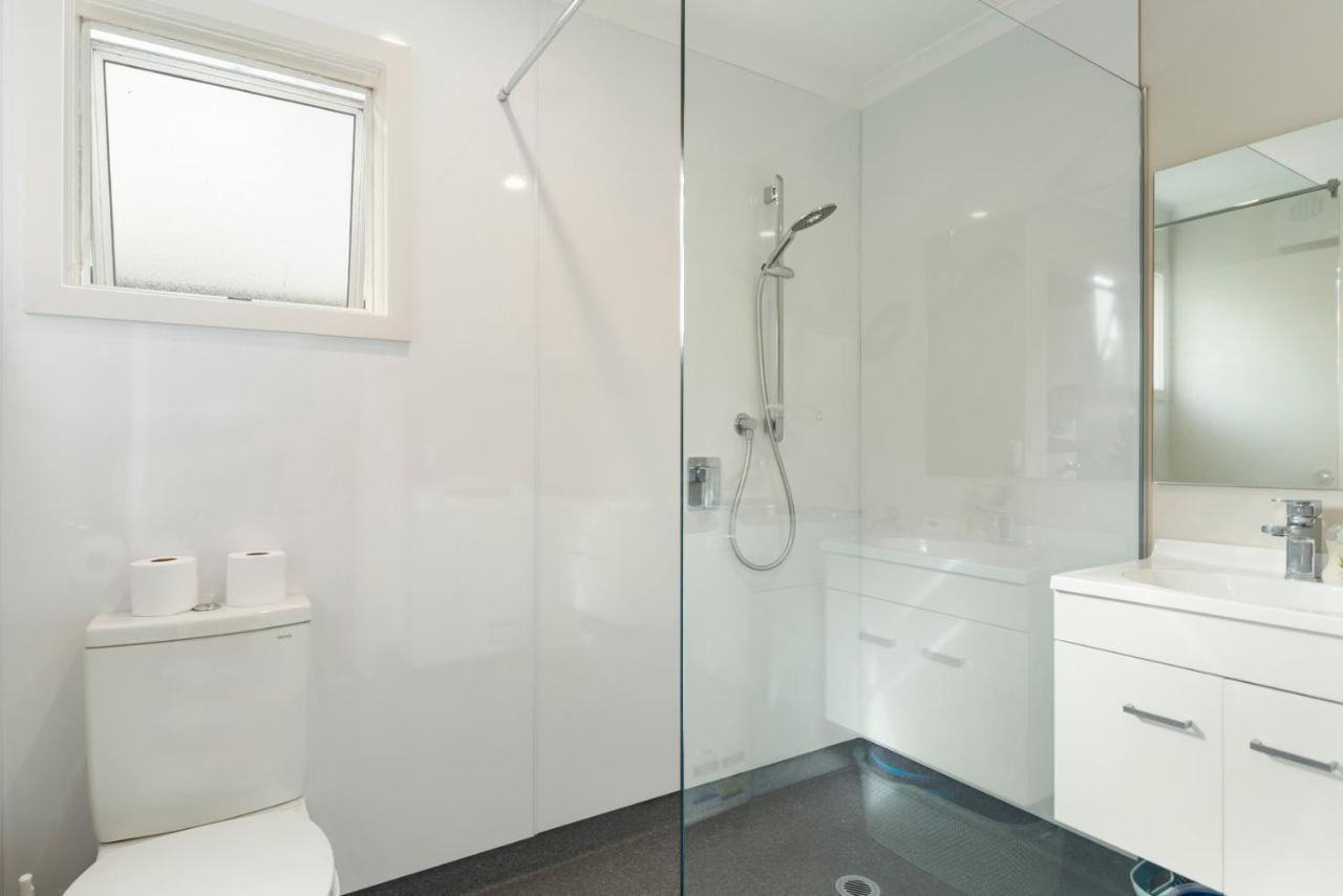 Rainbow Lake House - Lake Taupo Holiday Home מראה חיצוני תמונה