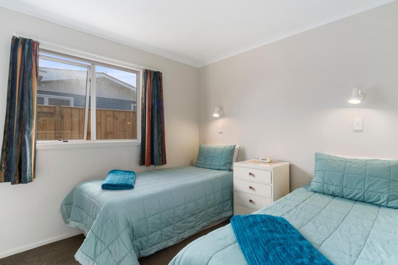 Rainbow Lake House - Lake Taupo Holiday Home מראה חיצוני תמונה