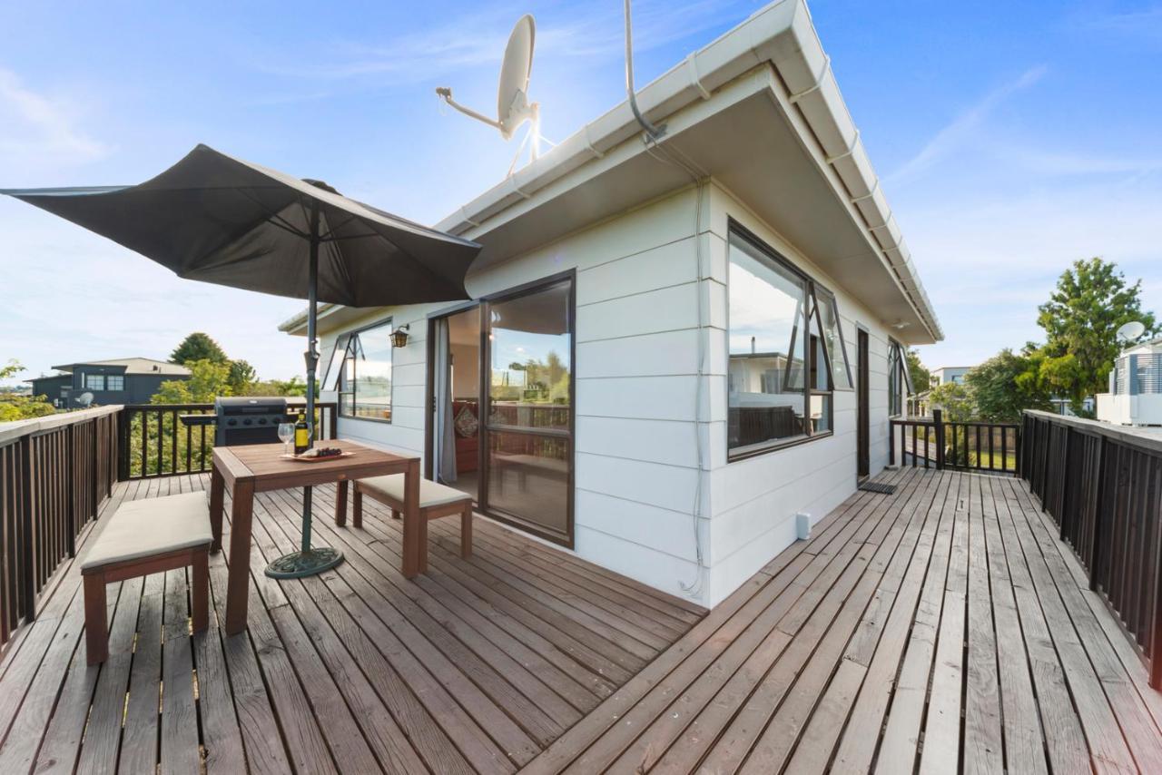 Rainbow Lake House - Lake Taupo Holiday Home מראה חיצוני תמונה