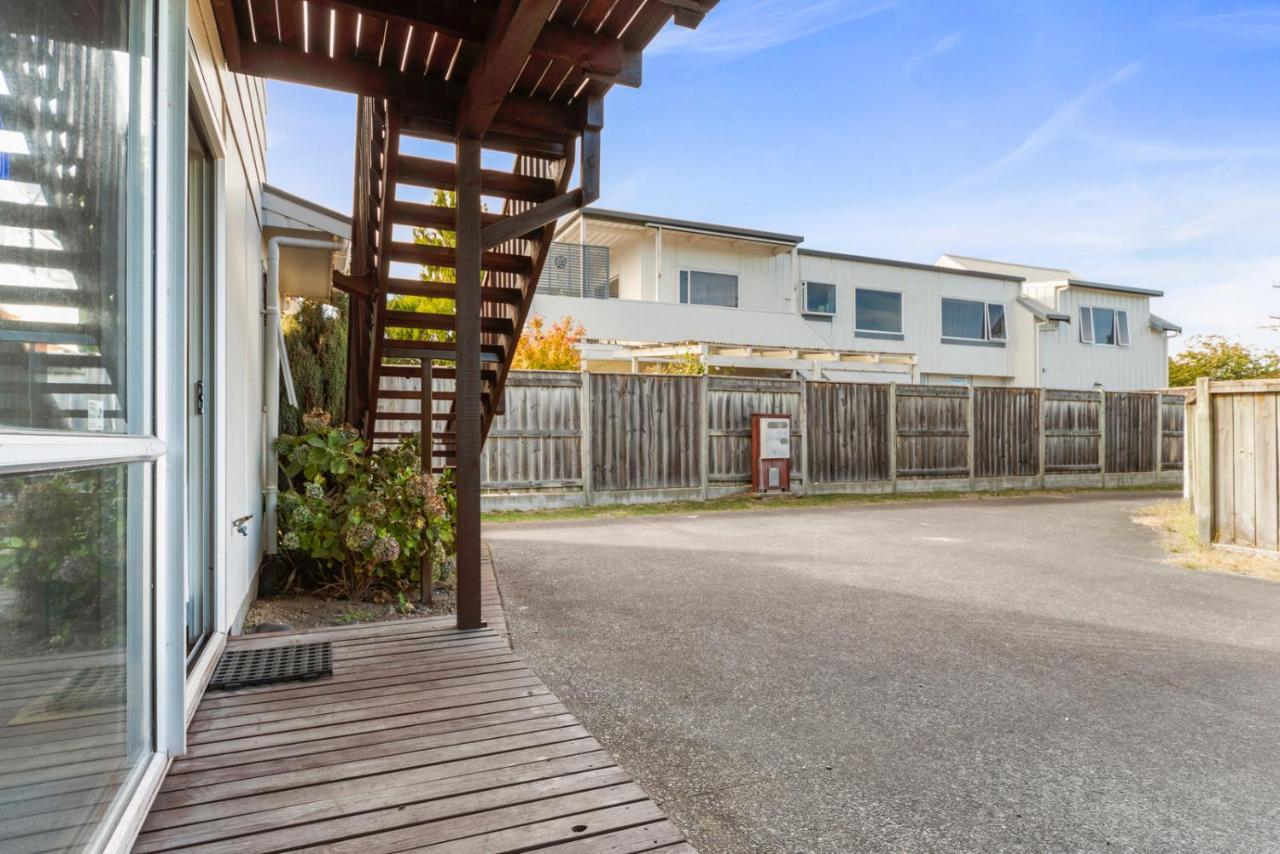 Rainbow Lake House - Lake Taupo Holiday Home מראה חיצוני תמונה