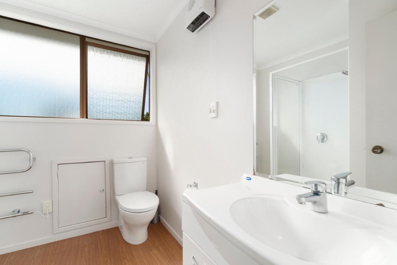 Rainbow Lake House - Lake Taupo Holiday Home מראה חיצוני תמונה