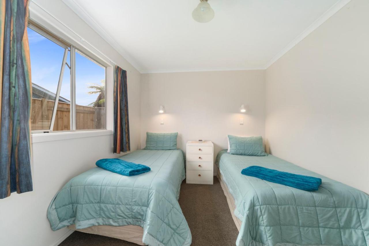 Rainbow Lake House - Lake Taupo Holiday Home מראה חיצוני תמונה