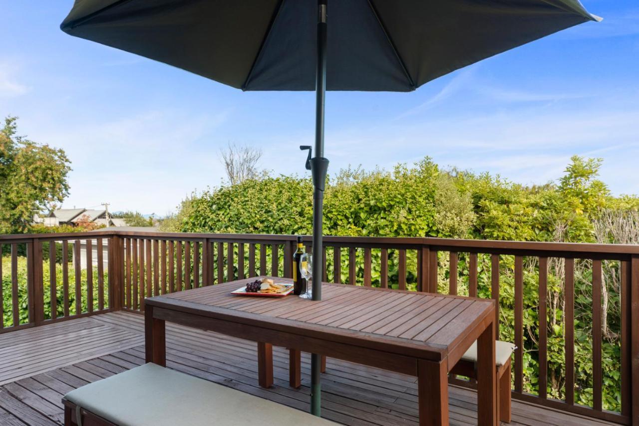 Rainbow Lake House - Lake Taupo Holiday Home מראה חיצוני תמונה