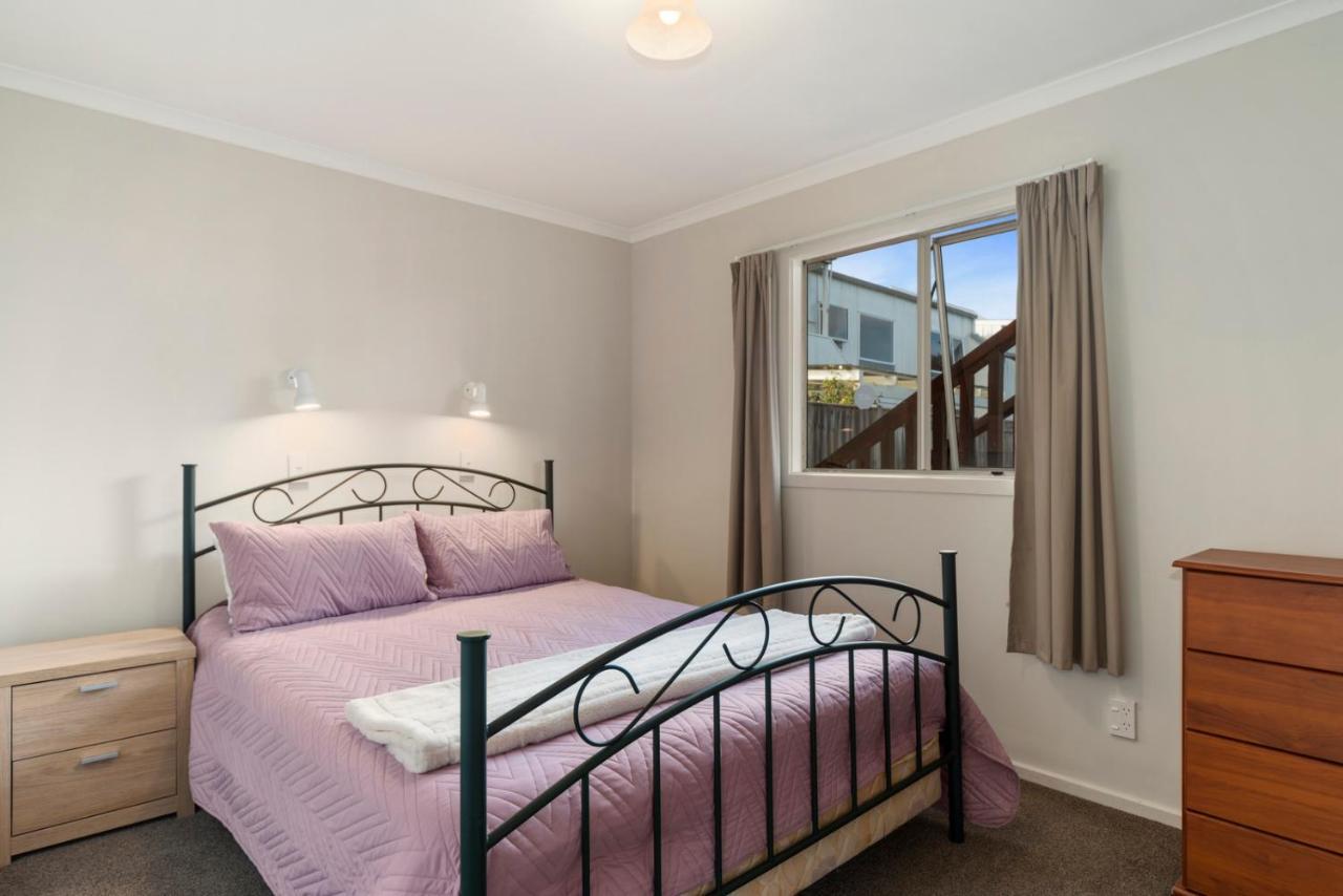 Rainbow Lake House - Lake Taupo Holiday Home מראה חיצוני תמונה